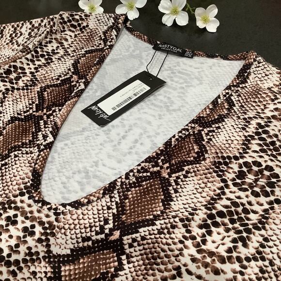 Nasty Gal Riley Snake Low Voop Neck Tee T Shirt Top Python Animal Print Brown - Picture 10 of 13